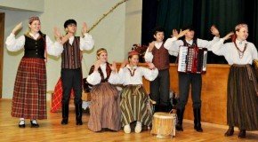 Zīmeļlatgolys bārnu i jaunīšu folklorys kūpu sasatikšona